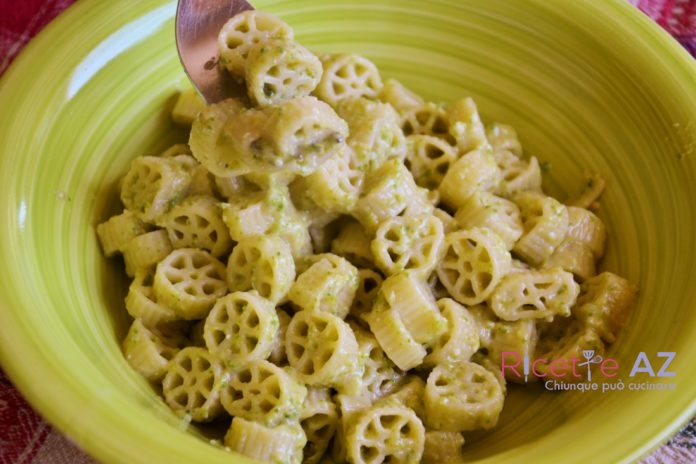 pasta al pesto di zucchine ricetta